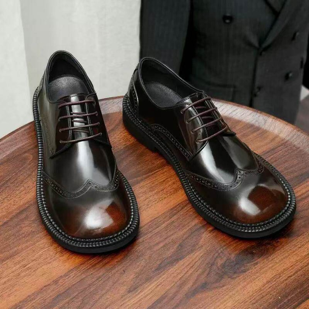 Sewing Latex - รองเท้าหนังแท้ผู้ชายแฟชั่น รองเท้าแบบ Brogues ตกแต่งลายหรูหรา ทรงหัวมน ทำมือ